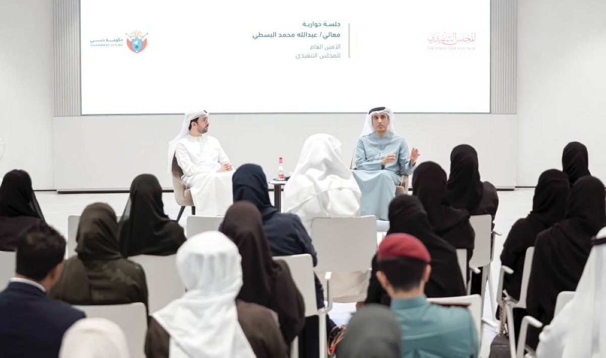 عبدالله البسطي خلال الجلسة الحوارية