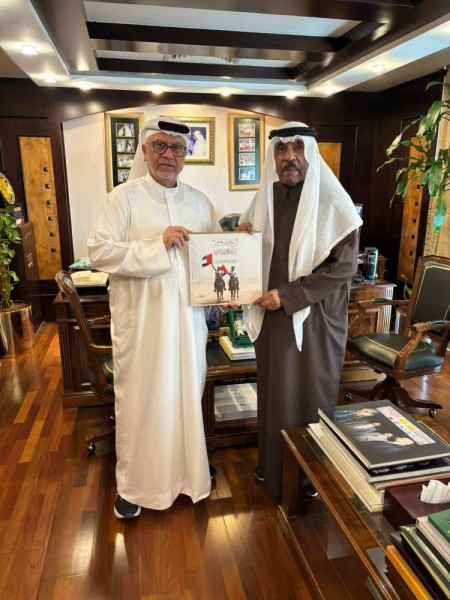 الرزوقي يتسلّم كتاب «إرث آل مكتوم.. تاريخ رياضي»