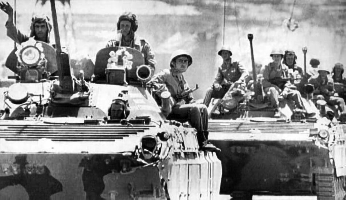 1979 الاتحاد السوفييتي يغزو أفغانستان.