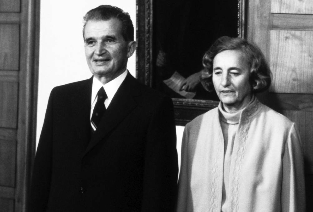 1989 إعدام رئيس رومانيا السابق نيكولاي تشاوتشيسكو وزوجته.