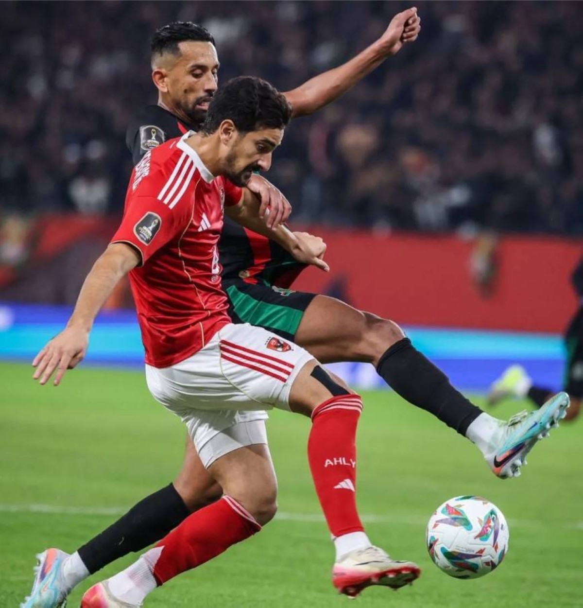 مباراتان دون جمهور وغرامات مالية 100 ألف دولار.. عقوبة الجيش الملكي