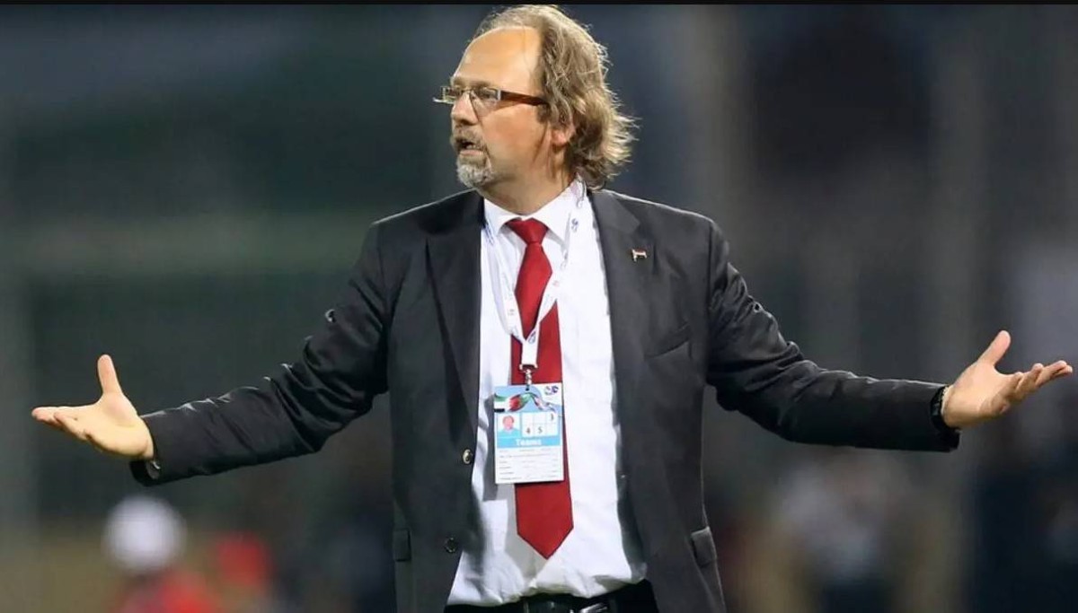مدرب مالي يهاجم الأندية الأوروبية و«فيفا» بسبب تغيير موعد أمم أفريقيا