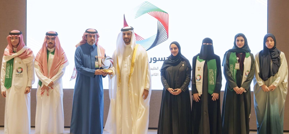 سلطان بن أحمد وجواهر بنت عبدالله القاسمي خلال الحفل