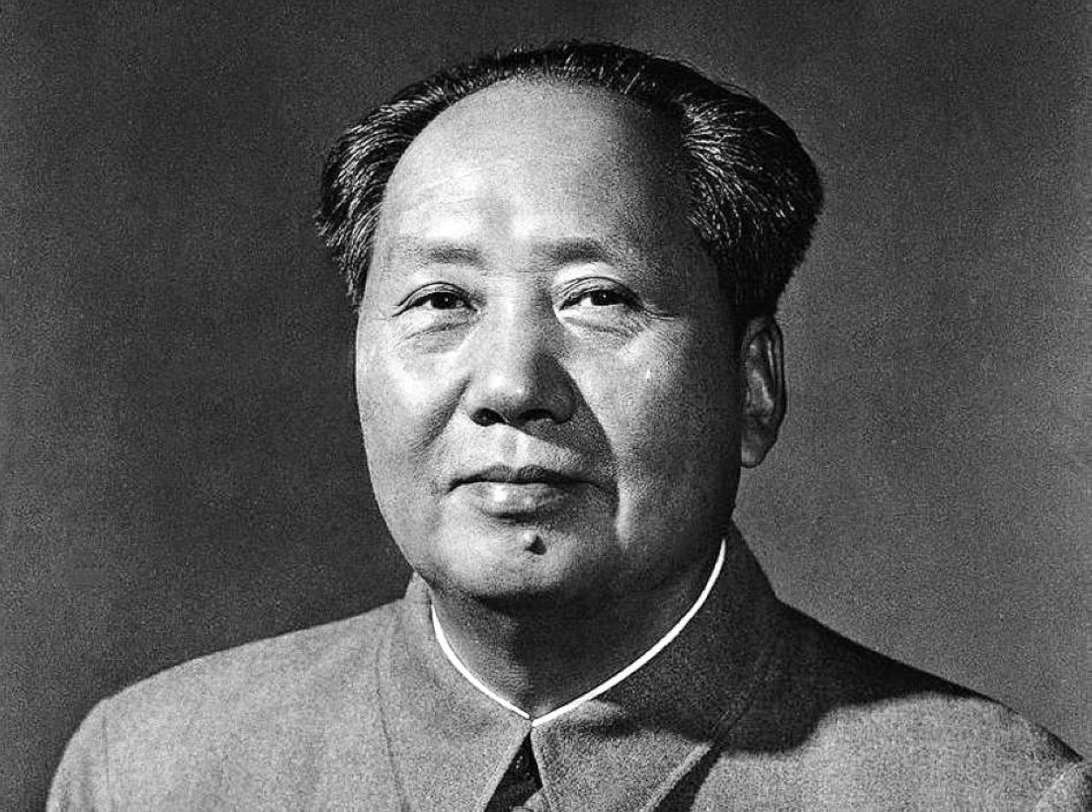 1893 ميلاد ماو تسي تونغ مؤسس جمهورية الصين الشعبية.