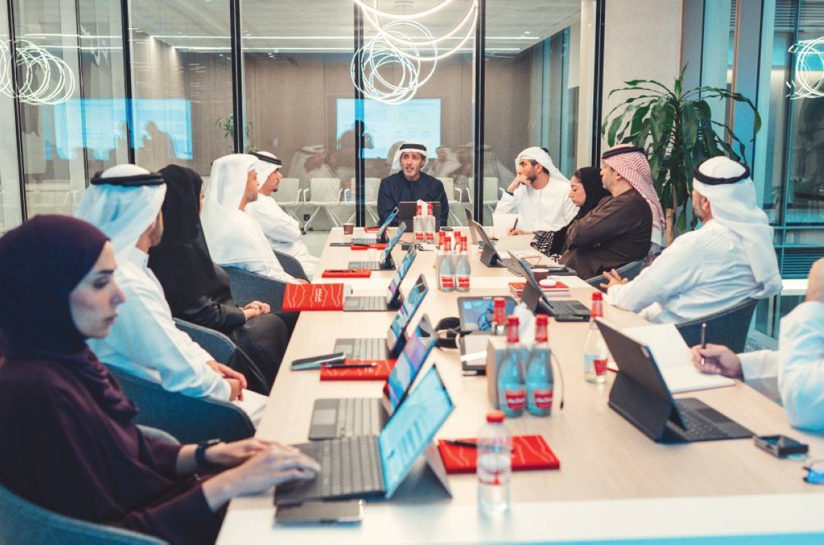 عصام كاظم وهشام العلماء وأعضاء «لجنة دبي لتطوير قطاع الأفلام» 