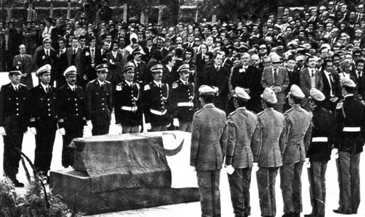 1978 وفاة هواري بومدين الرئيس الثاني للجزائر.