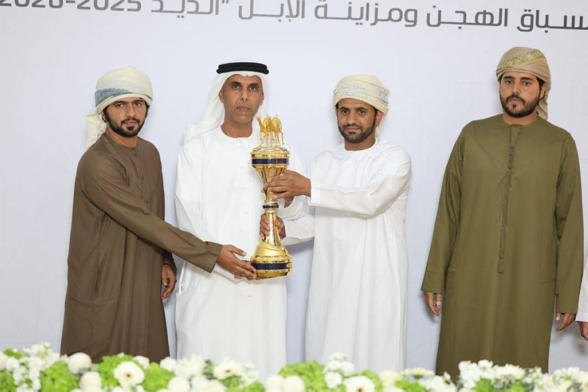 "هماليل"  تفوز بالشوط الرئيسي للحقايق في مهرجان محمد بن زايد لسباقات الهجن ومزاينة الإبل