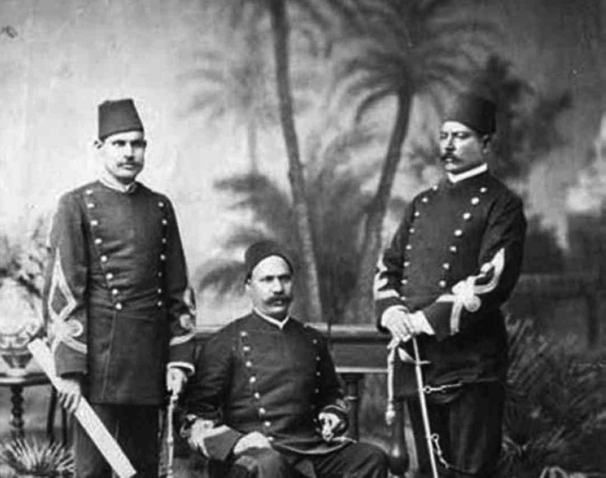 1882 الإنجليز ينفون الزعيم المصري أحمد عرابي إلى جزيرة سرنديب.
