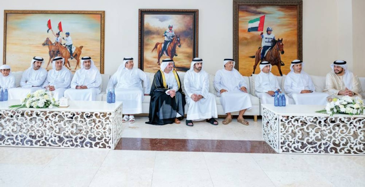  حمدان بن محمد خلال حفل الاستقبال بحضور سعيد بن مكتوم والعريس وذويه  