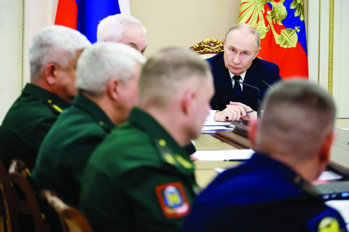 هل تدخل حرب أوكرانيا نفق الانهيار السياسي؟