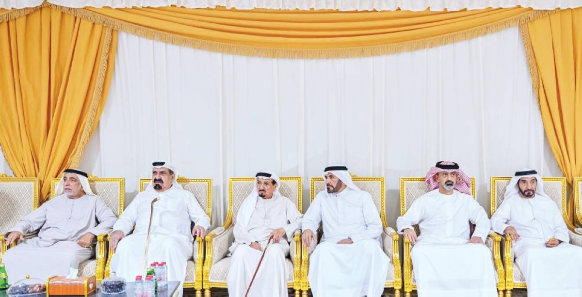 حميد النعيمي وعمار بن حميد خلال تقديم واجب العزاء في وفاة عبدالرحمن النعيمي