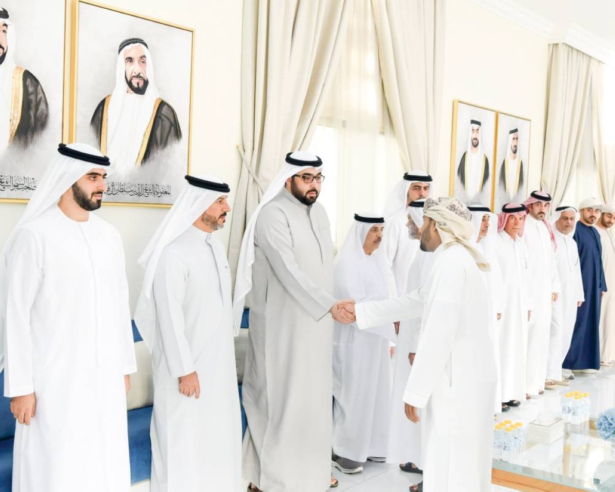 راشد بن سعود خلال تقديم واجب العزاء