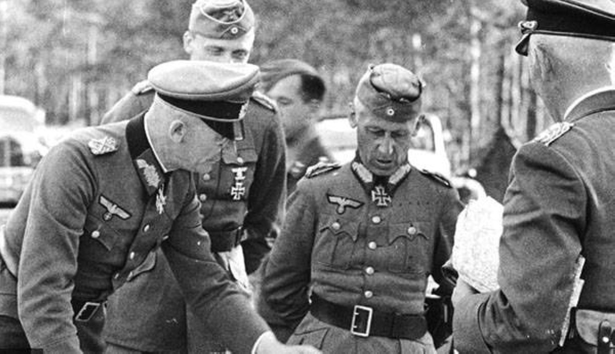 1943 بداية انسحاب القوات الألمانية من ستالينغراد بعد حصار دام عامين.
