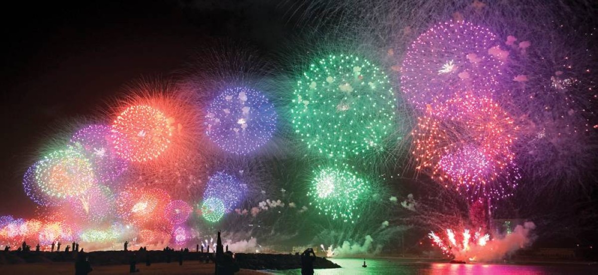 جانب من األلعاب النارية في سماء رأس الخيمة |