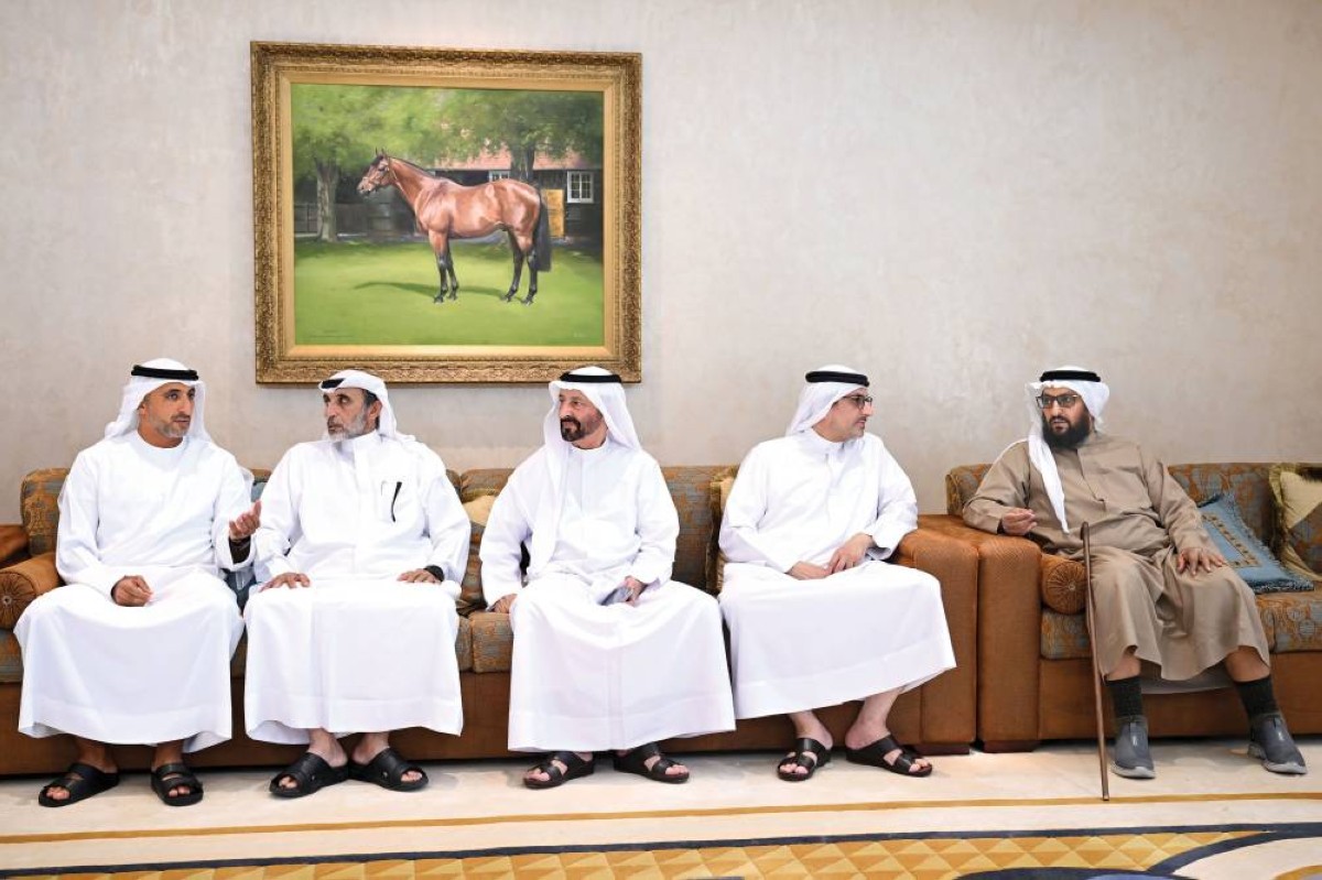 جمعة بن عبيد آل مكتوم وسعيد بن محمد بن حشر والحضور