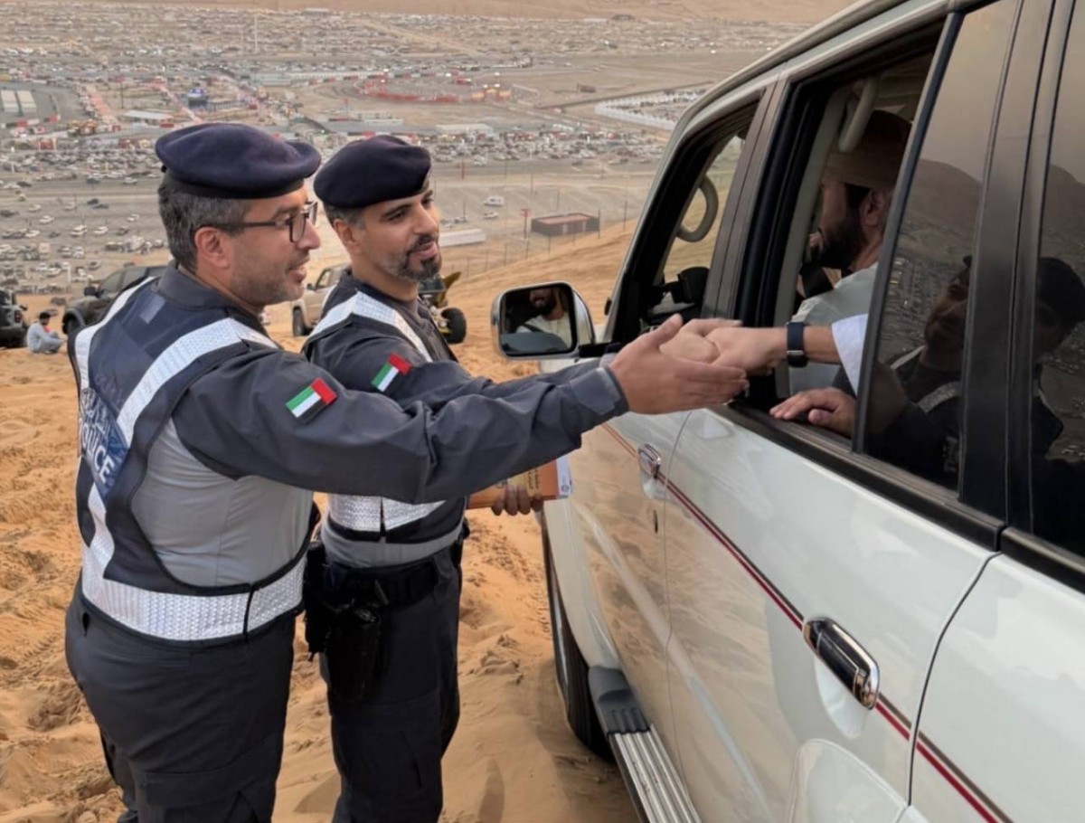 شرطة أبوظبي تعزز وعي زوار مهرجان ليوا الدولي «تل مرعب 2026» ميدانياً