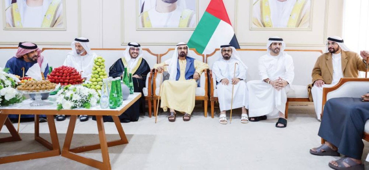 محمد بن راشد وحمدان بن محمد خلال الحفل بحضور العريس وذويه 