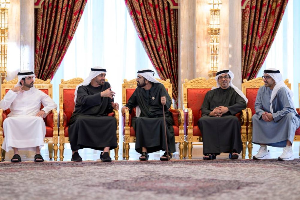 بحضور رئيس الدولة.. محمد بن راشد يلتقي الوزراء السابقين والحاليين ممن شاركوا سموه مسيرة العمل الحكومي خلال العقدين الماضيين