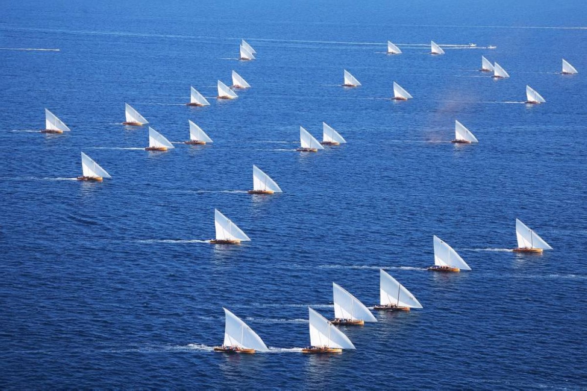 «دبي البحري» يطلق السباق الثالث للقوارب الشراعية فئة 43 قدماً