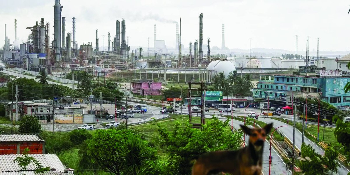 واشنطن تضع النفط في صميم مستقبل فنزويلا بعد مادورو