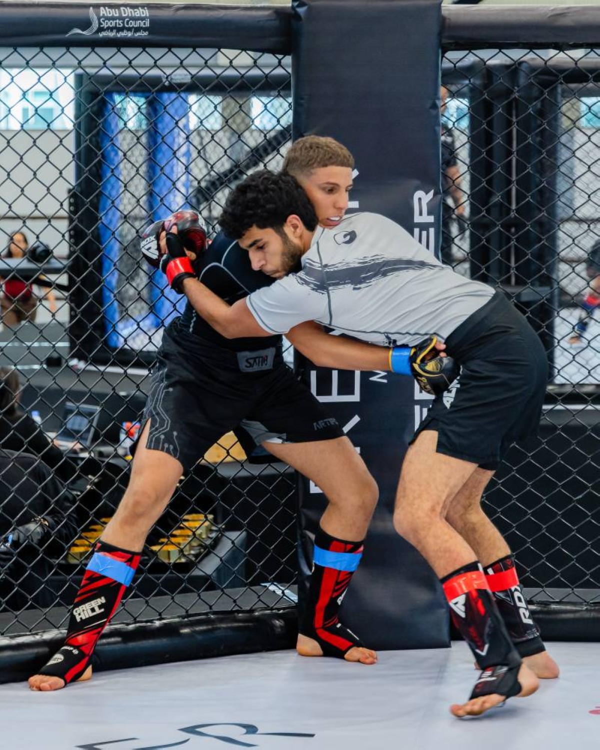 بطولة الإمارات الوطنية تفتتح موسم الفنون القتالية المختلطة في العين
