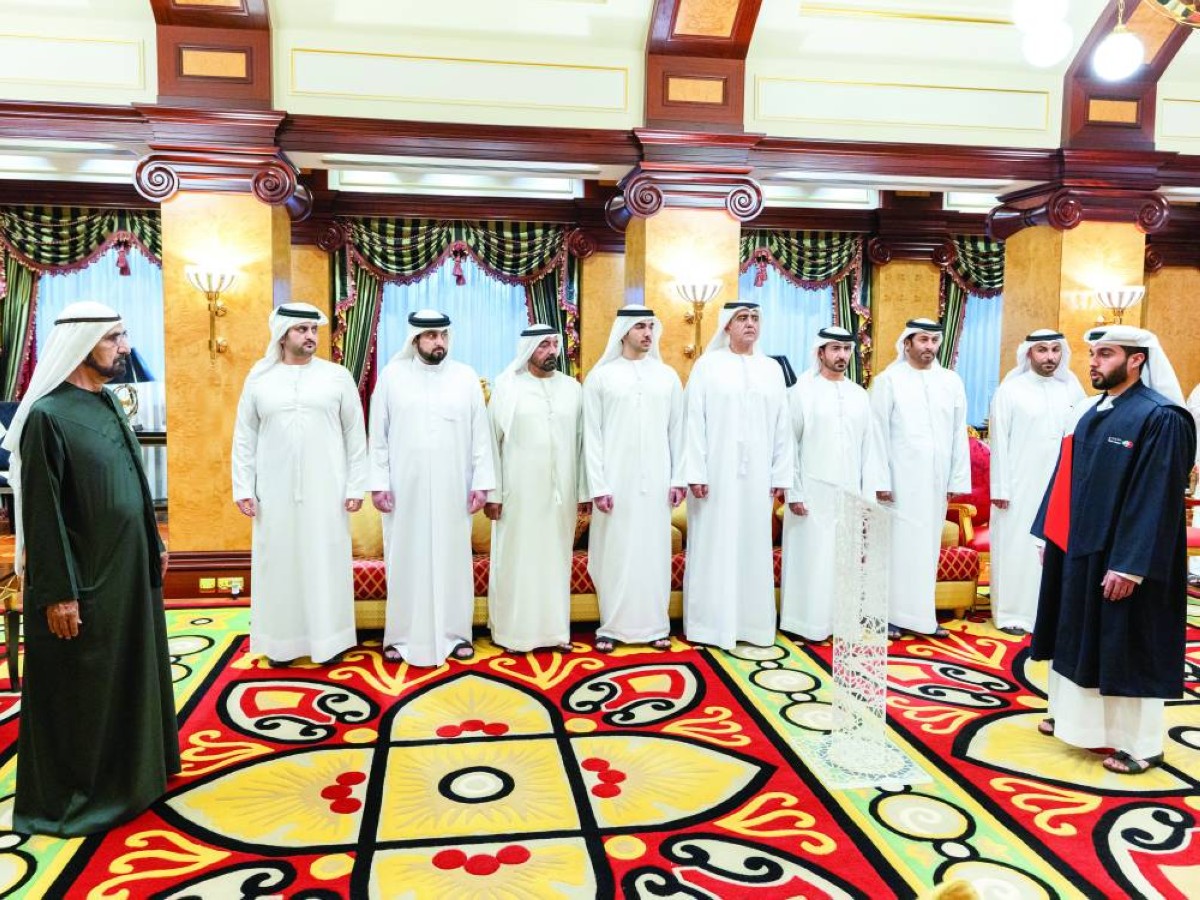 محمد بن راشد خلال أداء القضاة اليمين القانونية أمام سموه بحضور مكتوم وأحمد بن محمد وأحمد بن سعيد ومحمد بن راشد بن محمد وعصام الحميدان وسيف السويدي وعبدالقادر موسى وعبدالله السبوسي