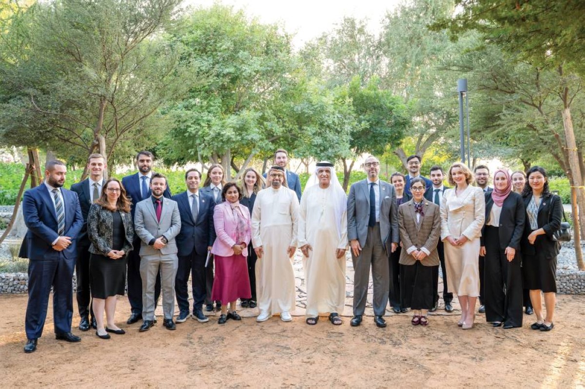 سعود بن صقر يستقبل وفداً من كلية كينيدي بجامعة هارفارد الأمريكية