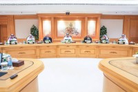 سلطان بن أحمد خلال ترؤسه الاجتماع