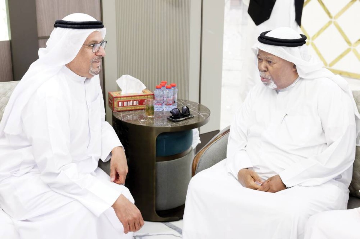 بلال البدور مقدماً واجب العزاء