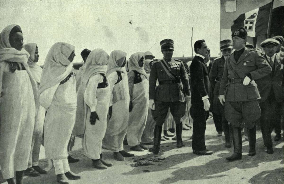 1939 إيطاليا تعلن ضم مدينتَي طرابلس وبرقة الليبيتين إليها وتفرض جنسيتها على سكانهما.
