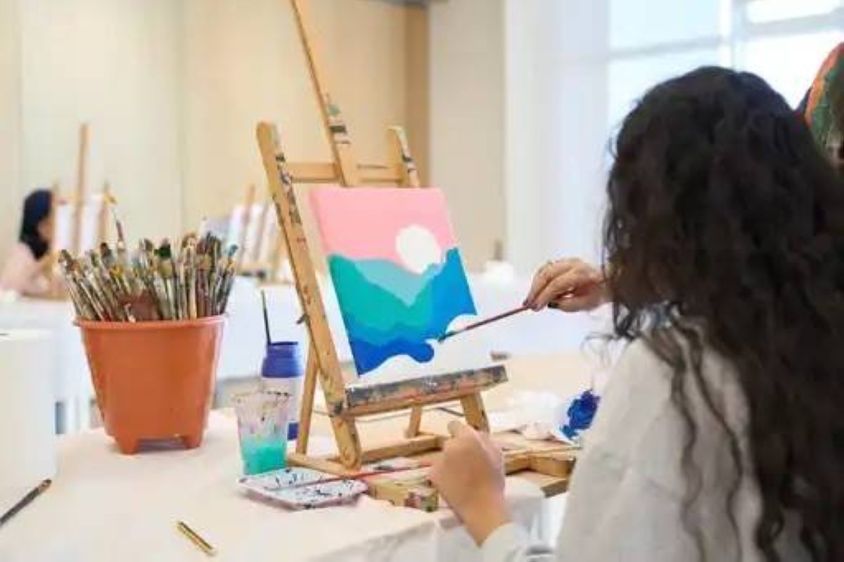 «نادي سيدات الشارقة» يقدم تجربة شتوية متكاملة للأطفال