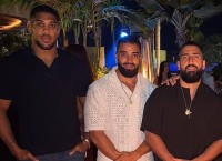 جوشوا يكشف تفاصيل نجاته من حادث نيجيريا ومصرع أقرب أصدقائه