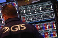 صناديق الأسهم العالمية تسجل أول خروج للاستثمارات في ثلاثة أسابيع