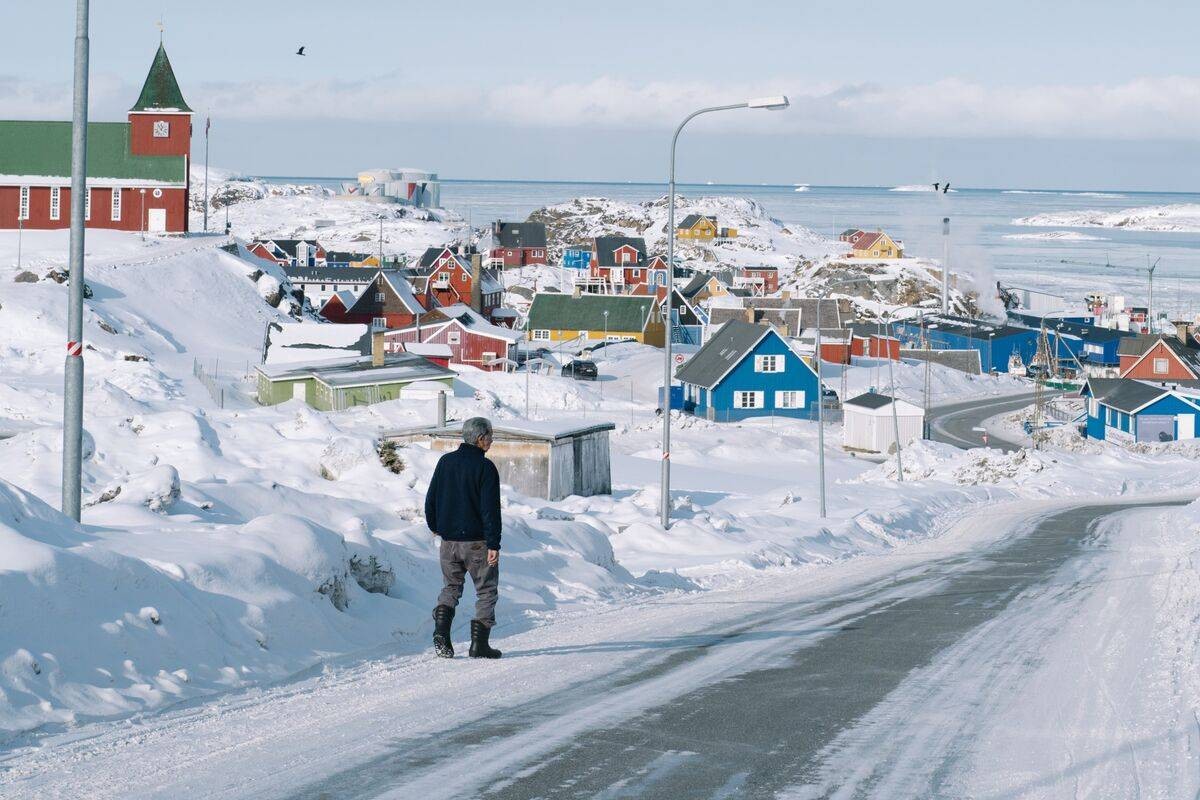 الجزيرة الصامتة تتكلم.. لماذا تحولت أرض "الأنويت" الباردة إلى ساحة صراع عالمي ساخن؟