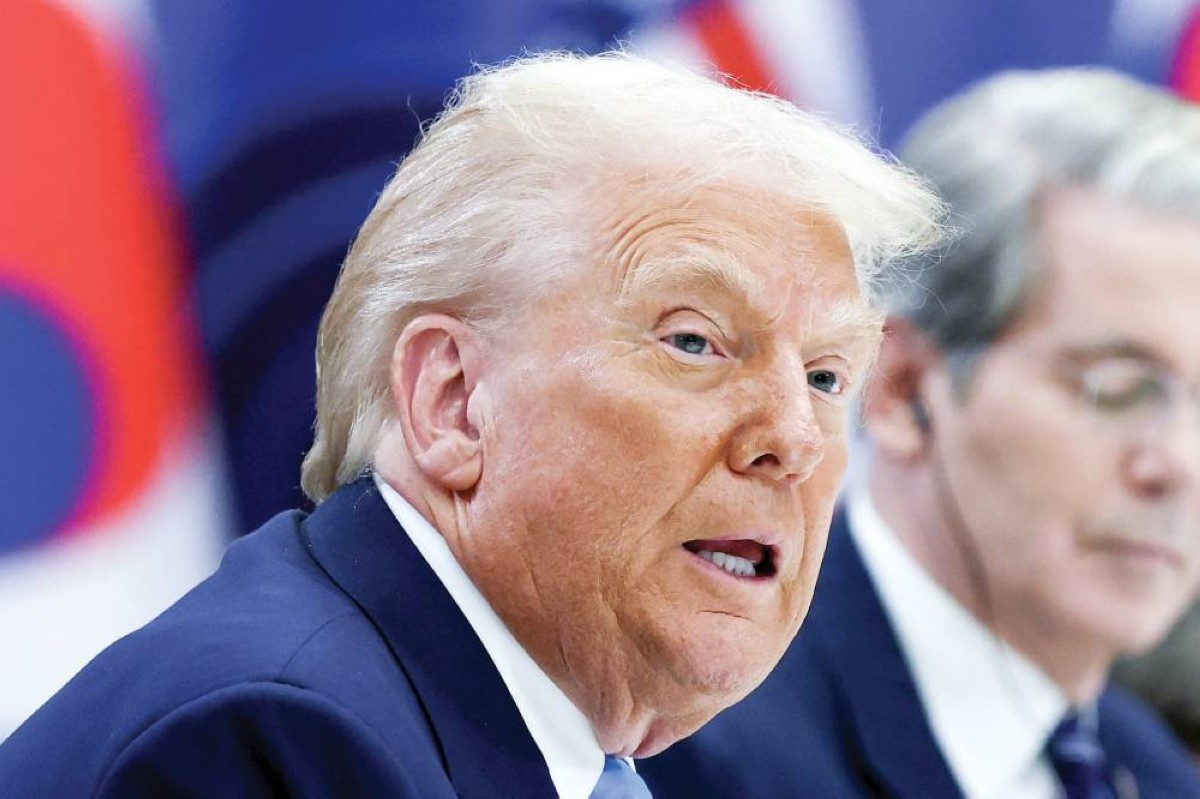 ترامب يدعو لوضع حد أقصى للفائدة على بطاقات الائتمان عند 10 %