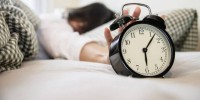 دراسة صادمة.. النوم أقل من 7 ساعات يقصر العمر