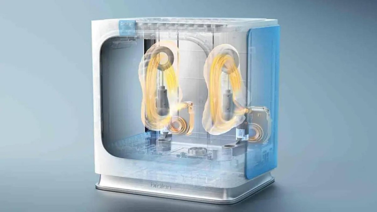 التكنولوجيا تبدأ من القدمين.. روبوت ذكي يغسل الأحذية ويجففها بضغطة زر