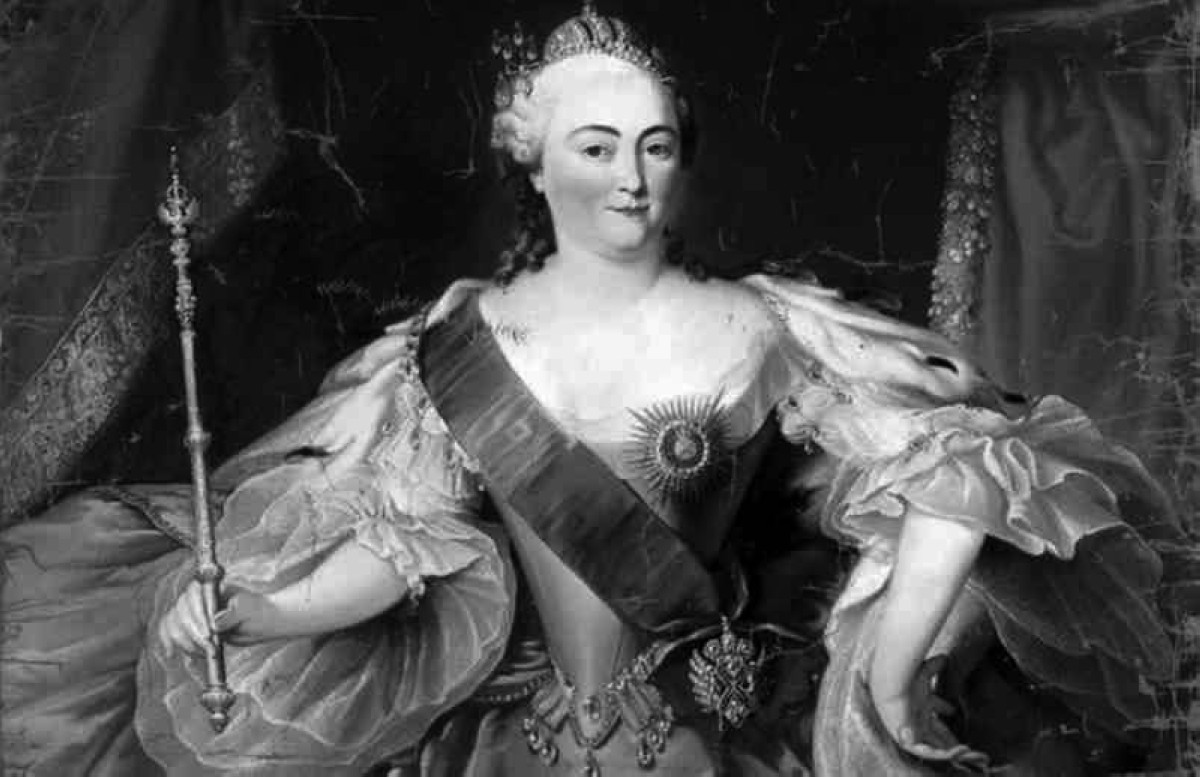 1755 - إمبراطورة روسيا إليزابيث تفتتح أول جامعة في بلادها بمدينة سانت بطرسبرغ.