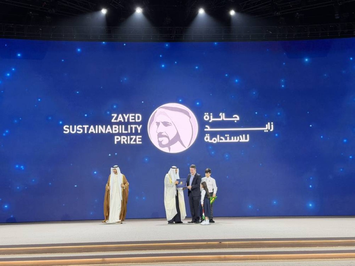 قرقاش: بارك الله في مبادرات الإمارات الملهمة وفي قيادة خيّرة في مقاصدها وأعمالها