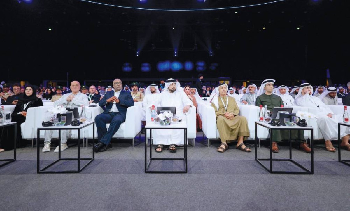 أحمد بن محمد خلال المنتدى بحضور عبدالله البسطي ومطر الطاير وسعيد الطاير وحصة بوحميد وأندريه أغاسي وآيك نوانكو 