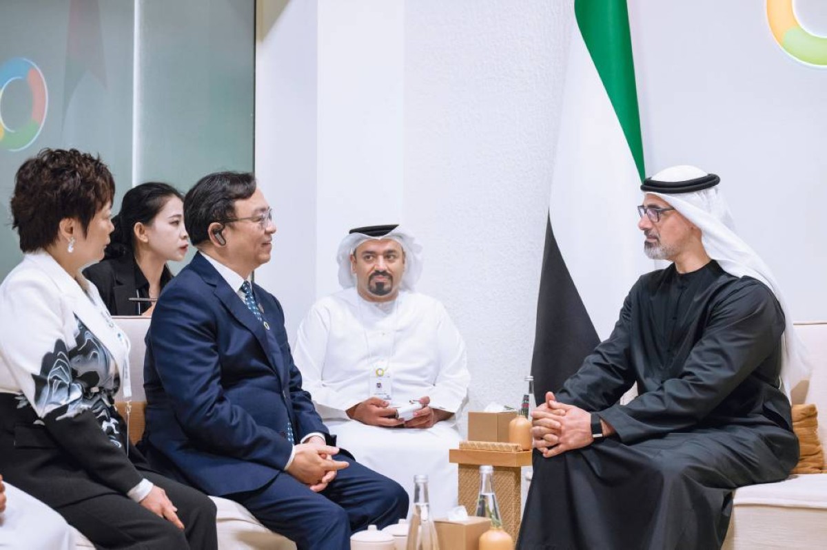 خالد بن محمد خلال اللقاء مع وانغ تشوانفو