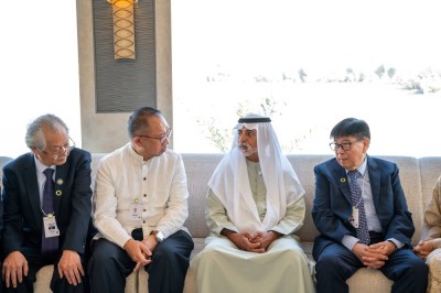 بحث تبادل الخبرات بين الإمارات و«التعاون الإسلامي»