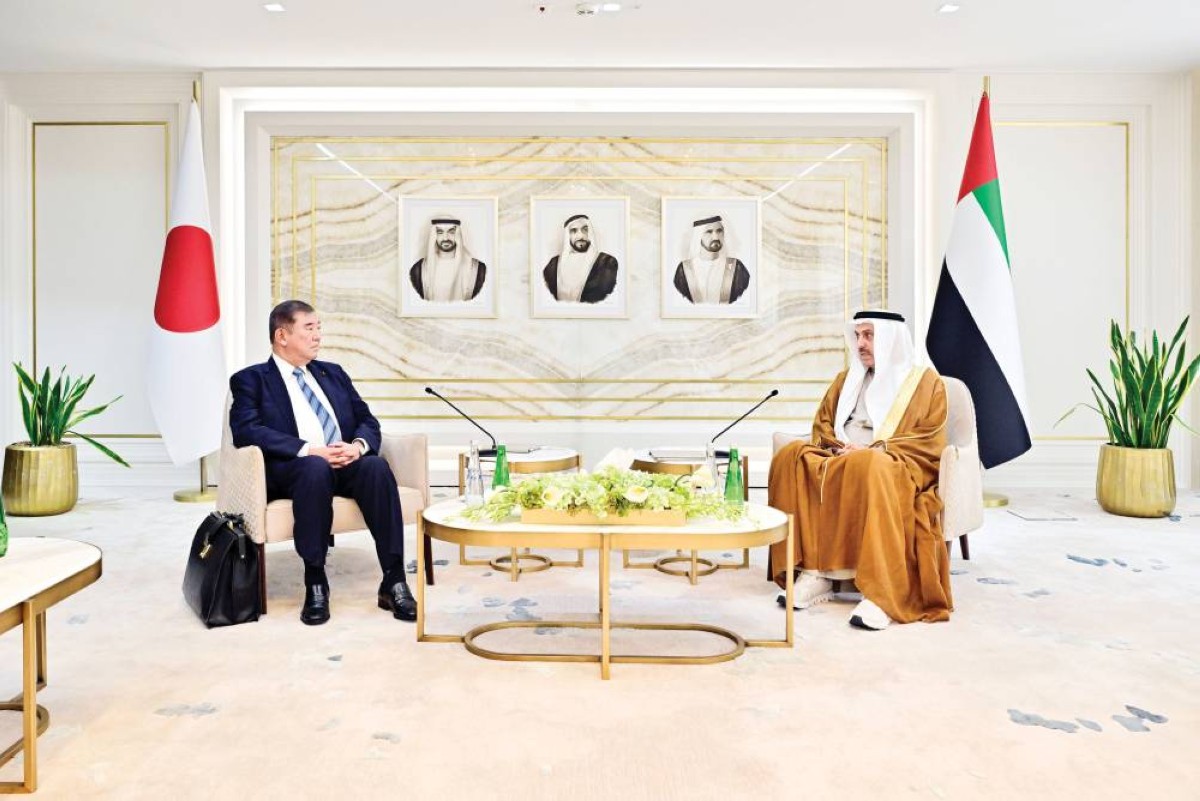 صقر غباش خلال استقباله إيشيبا شيغيرو