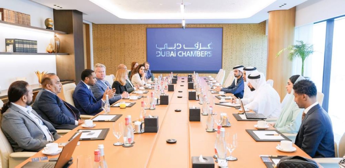 محمد لوتاه ومسؤولو غرفة دبي خلال الاجتماع مع الوفد الأمريكي