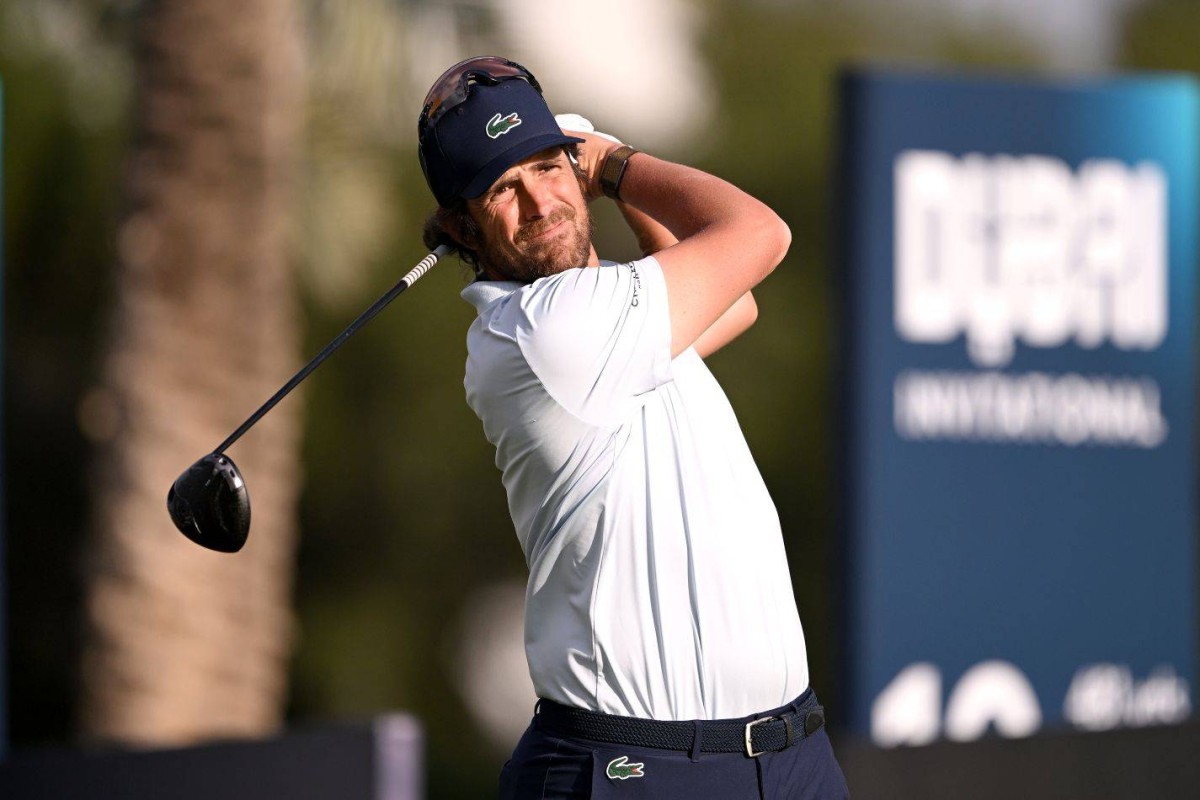 لوري وإلفيرا يتقاسمان الصدارة في منتصف بطولة دبي إنفيتيشنال للغولف