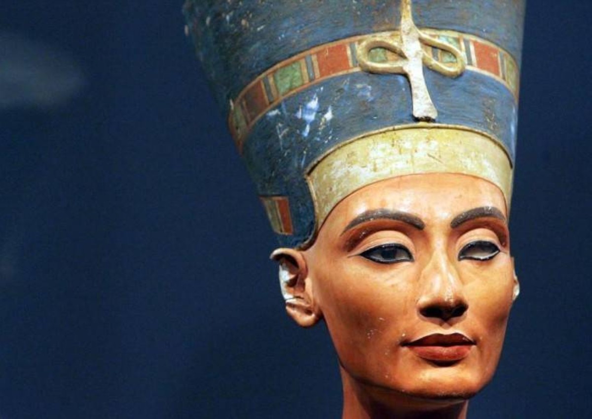 على بُعد خطوات من أعظم اكتشاف أثري.. زاهي حواس يقترب من مقبرة نفرتيتي