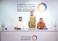 مطر الطاير يشهد توقيع موزة المري وهشام مصطفى الاتفاقية