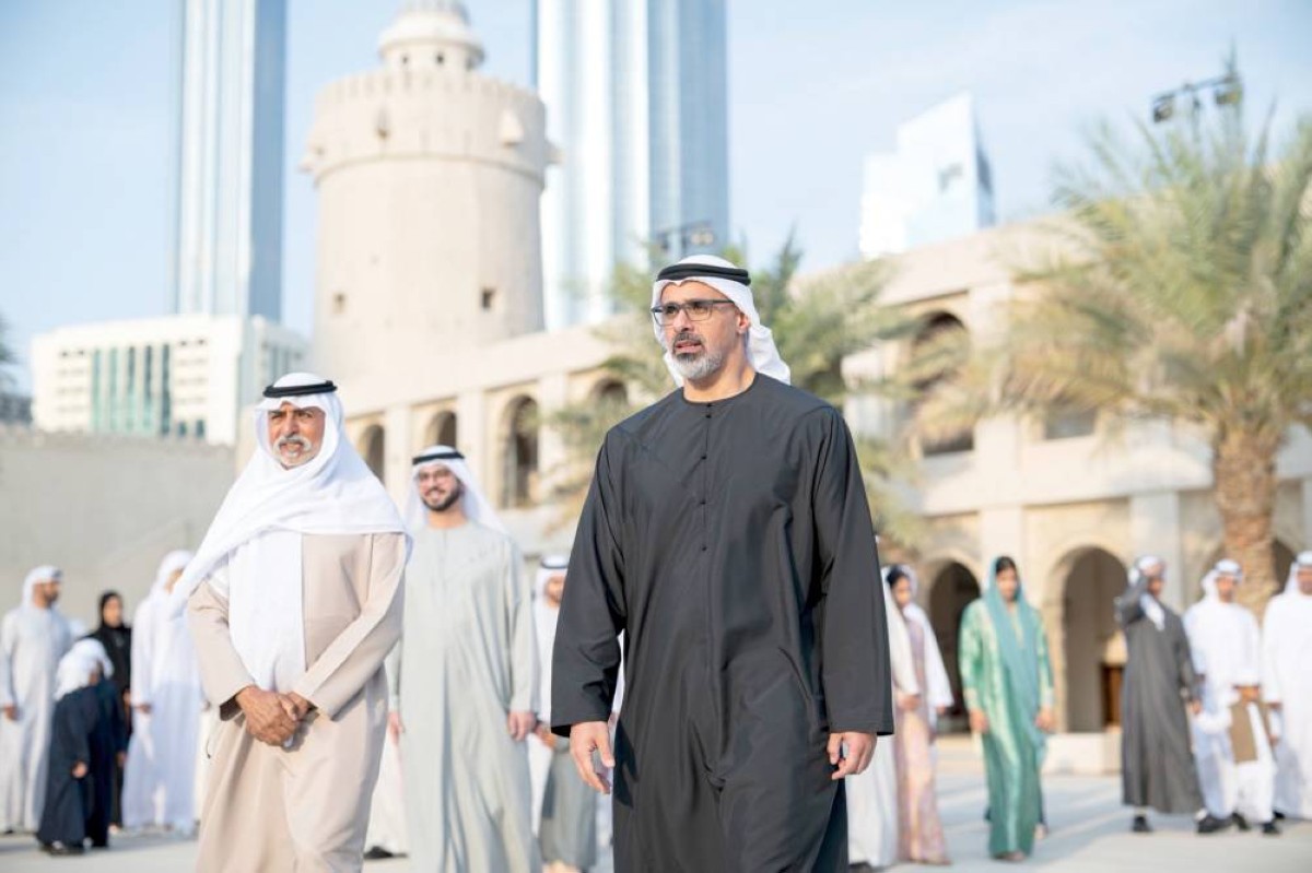 خالد بن محمد خلال زيارته المهرجان بحضور نهيان بن مبارك