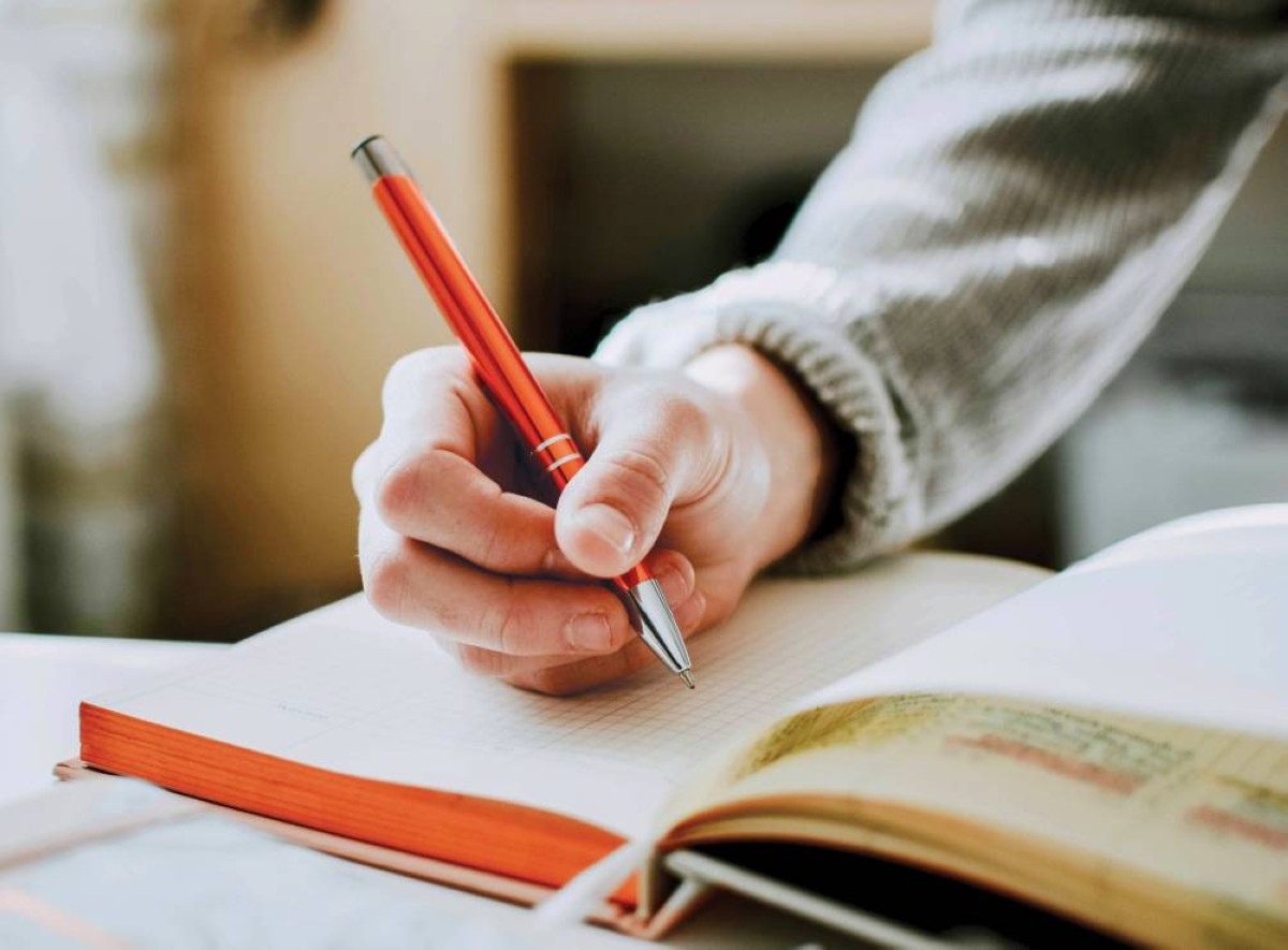 أدب المذكرات.. كتابات ملهمة ترفد صناعة المحتوى الرقمي