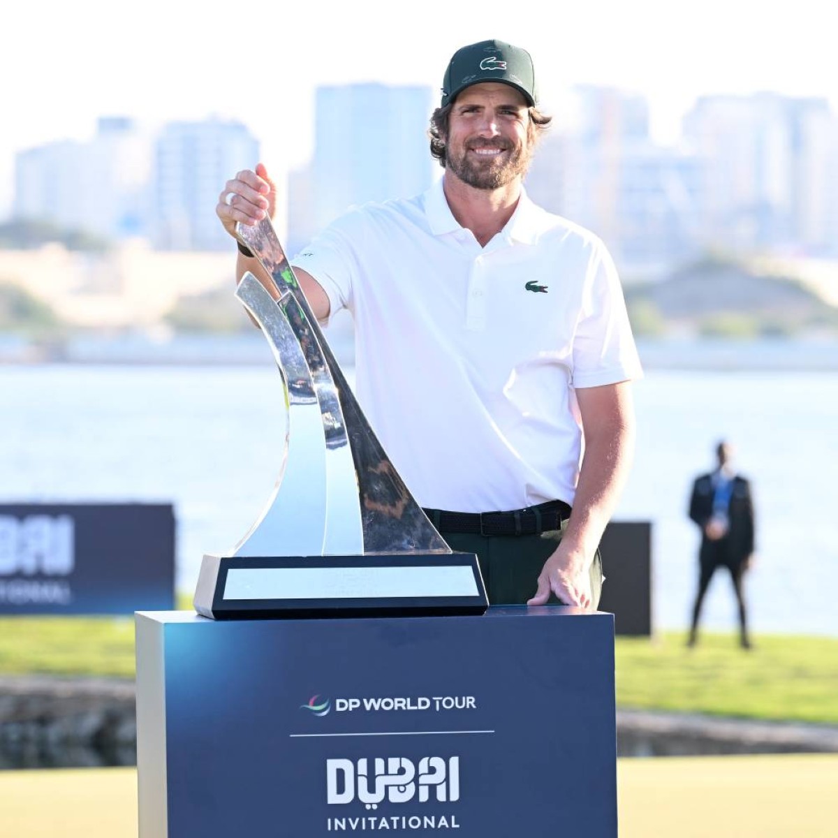 الإسباني إلفيرا يتقدم إلى المركز الـ 4 في «السباق إلى دبي» للغولف